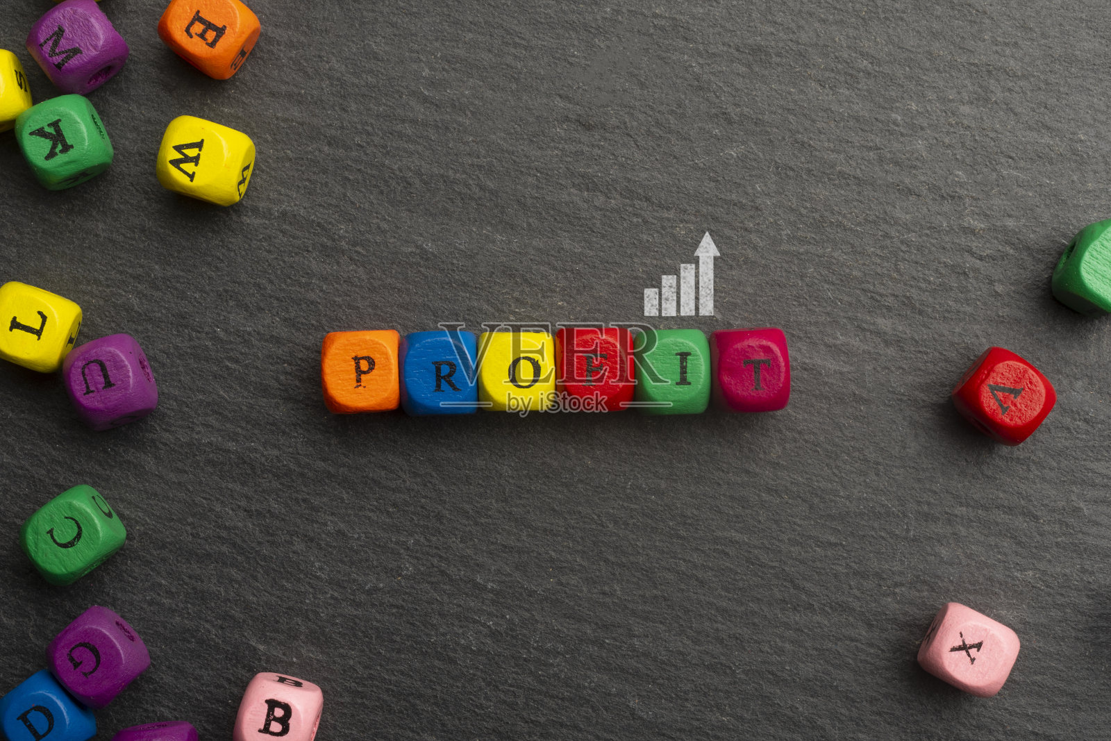 利润概念:用彩色木模制作的利润字照片摄影图片