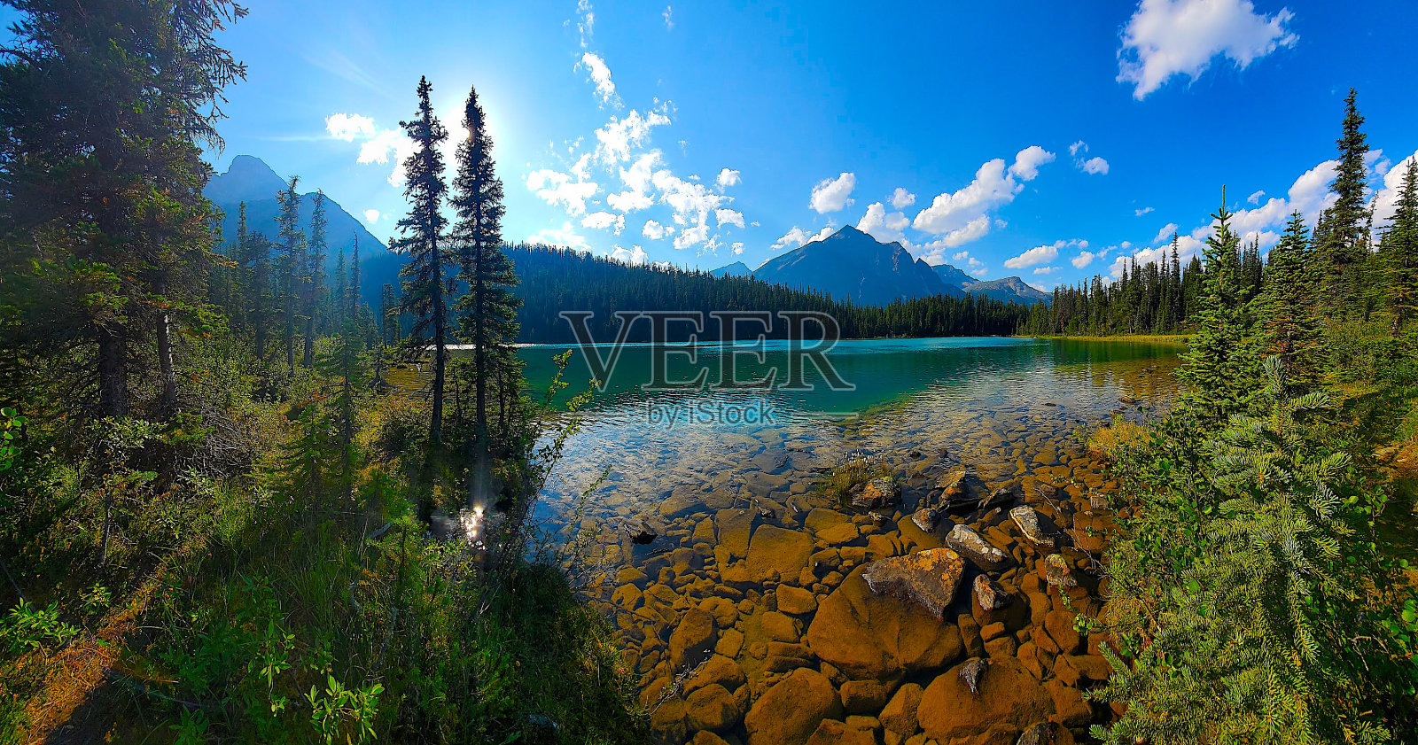 加拿大贾斯帕国家公园的卡维尔湖照片摄影图片