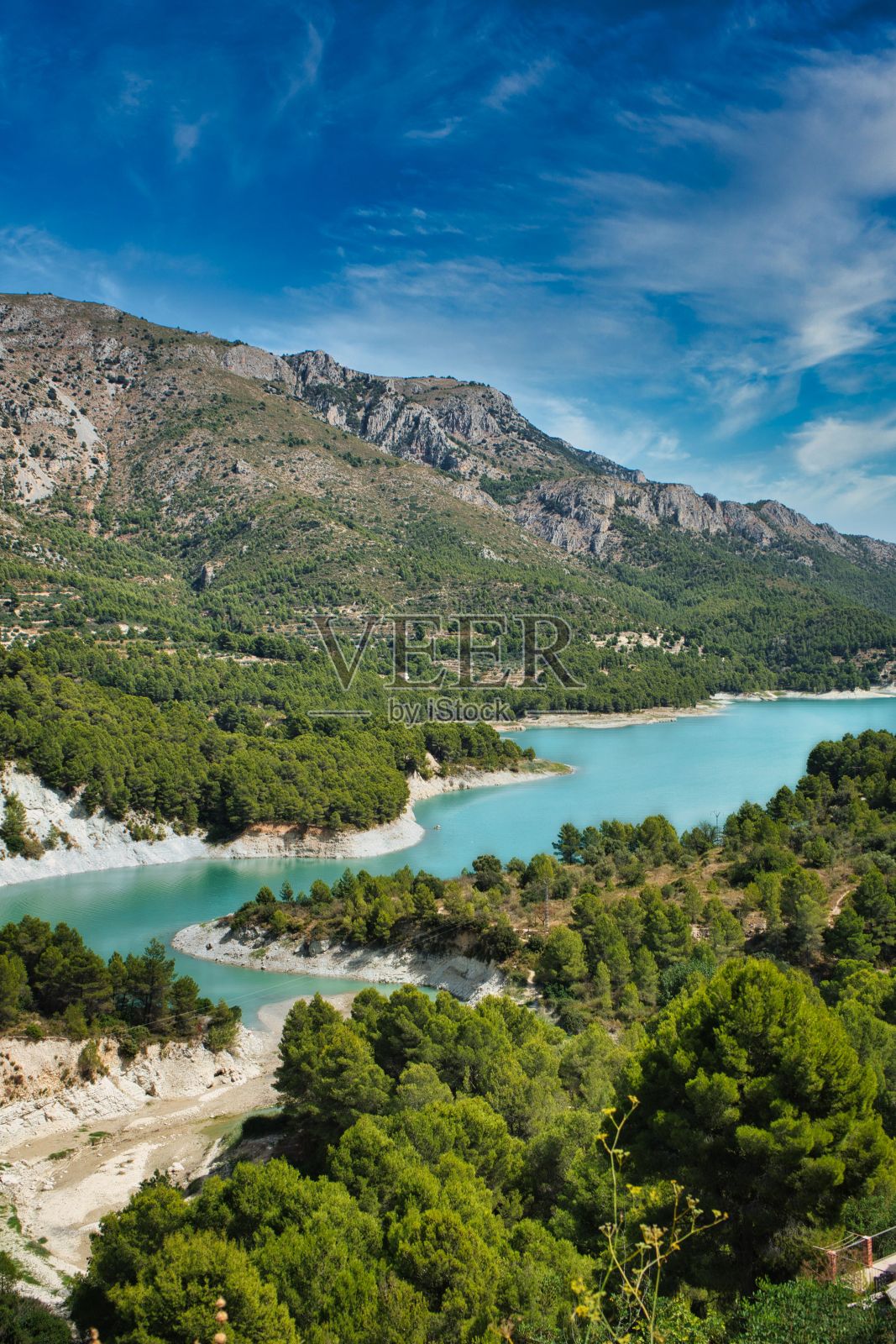 瓜达莱斯特湖照片摄影图片