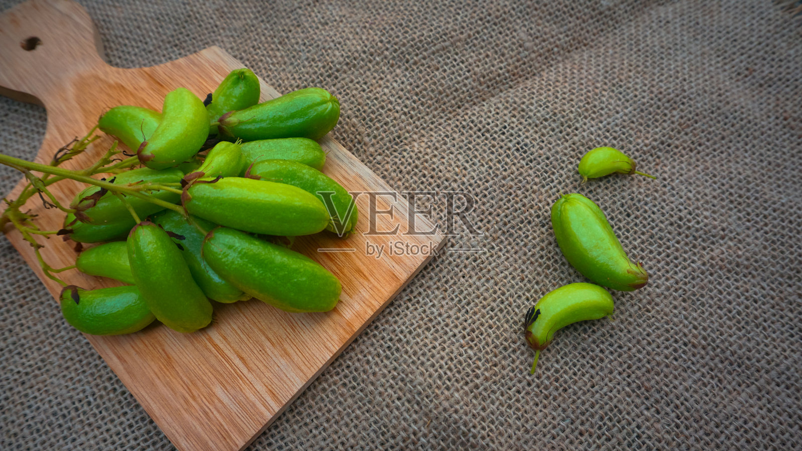 杨桃、蔬菜杨桃或酸杨桃(Averrhoa bilimbi L.)照片摄影图片