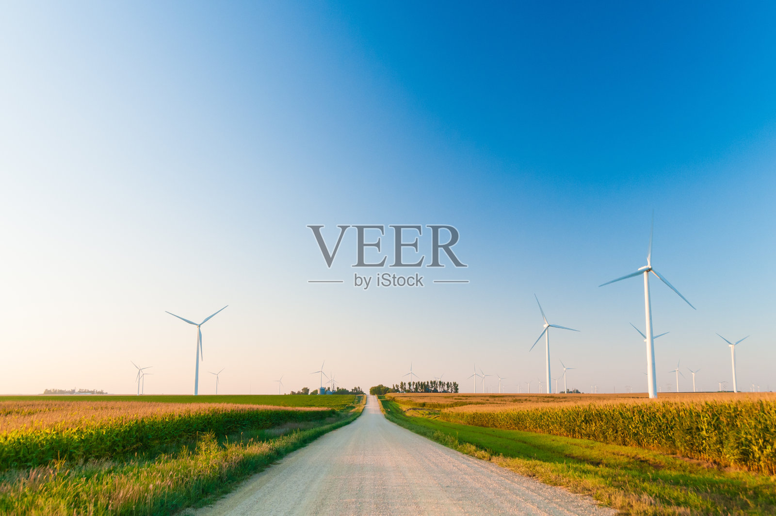 中西部的大型风力涡轮机照片摄影图片