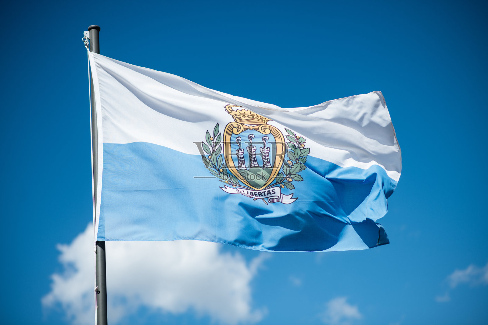 飘扬的圣马力诺国旗照片摄影图片