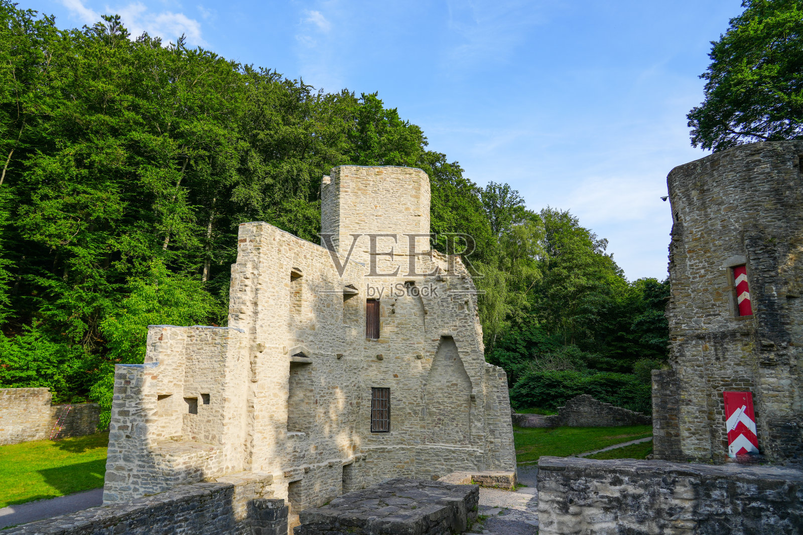 威腾的哈登斯坦城堡。北莱茵-威斯特法伦州鲁尔区的城堡废墟。照片摄影图片