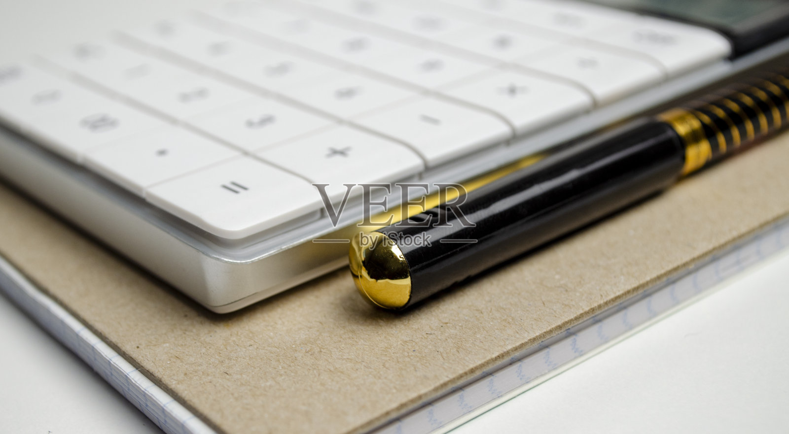 有计算器、笔记本和笔的商业概念照片摄影图片