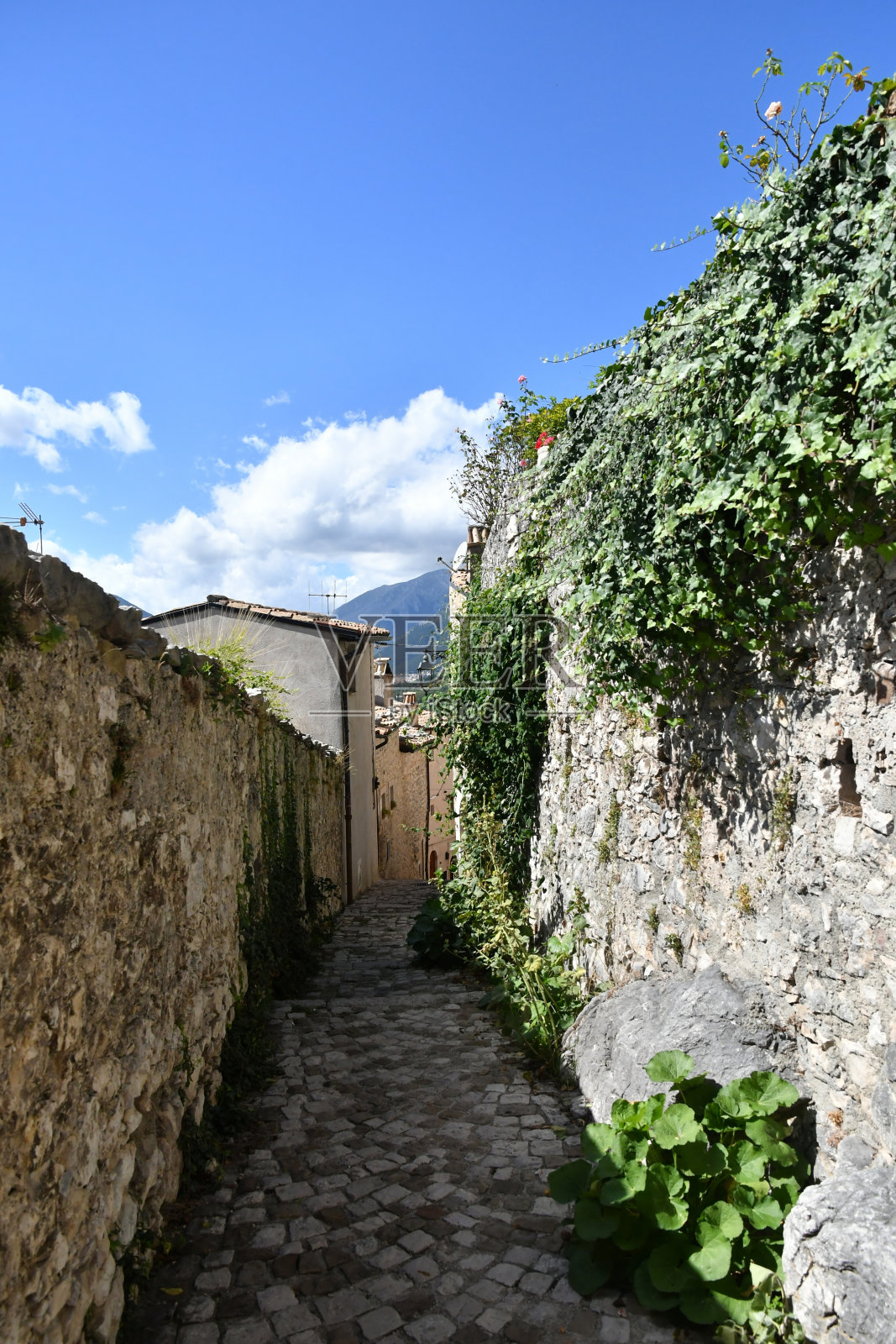 阿布鲁佐的巴雷亚村。照片摄影图片