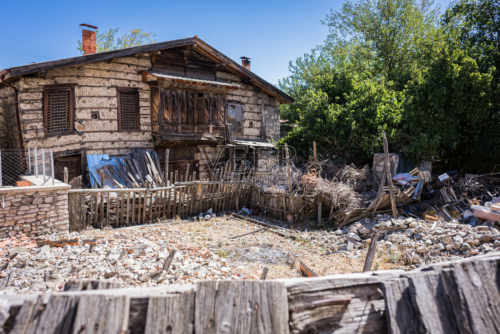 土耳其安塔利亚省Ormana村的传统废弃房屋，因其建筑而闻名。照片摄影图片