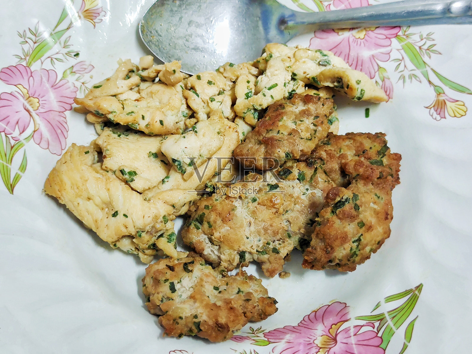 香酥香蒜炸猪肉照片摄影图片