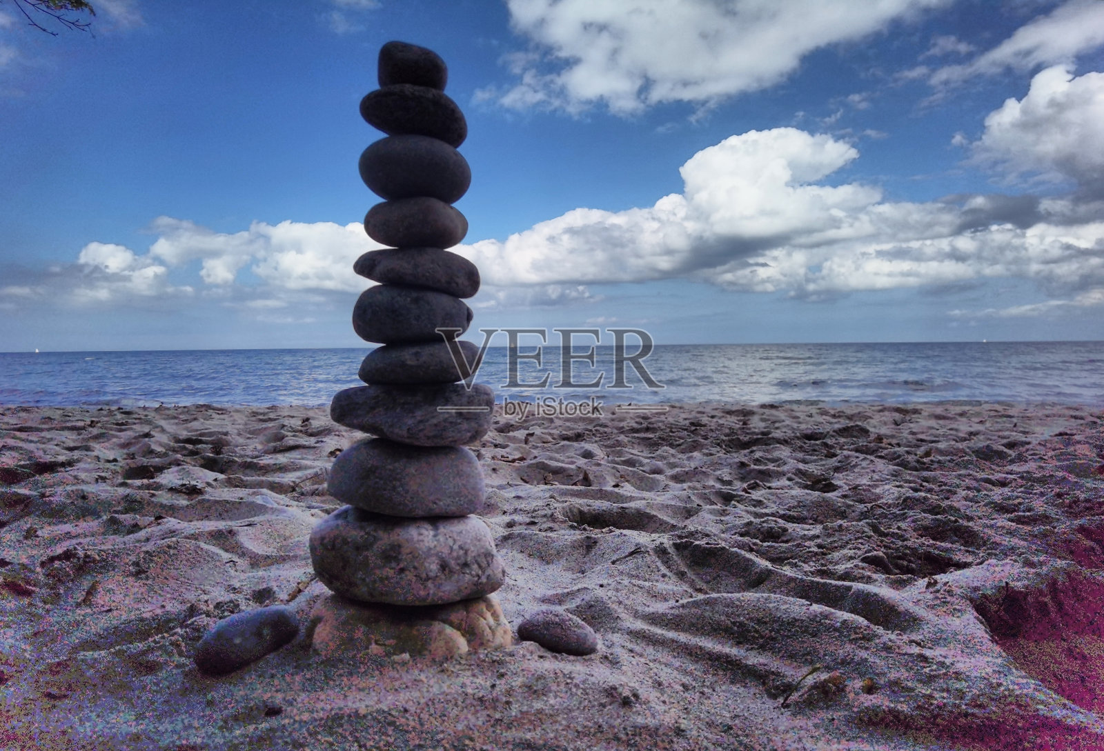 大自然中石制天平的照片照片摄影图片