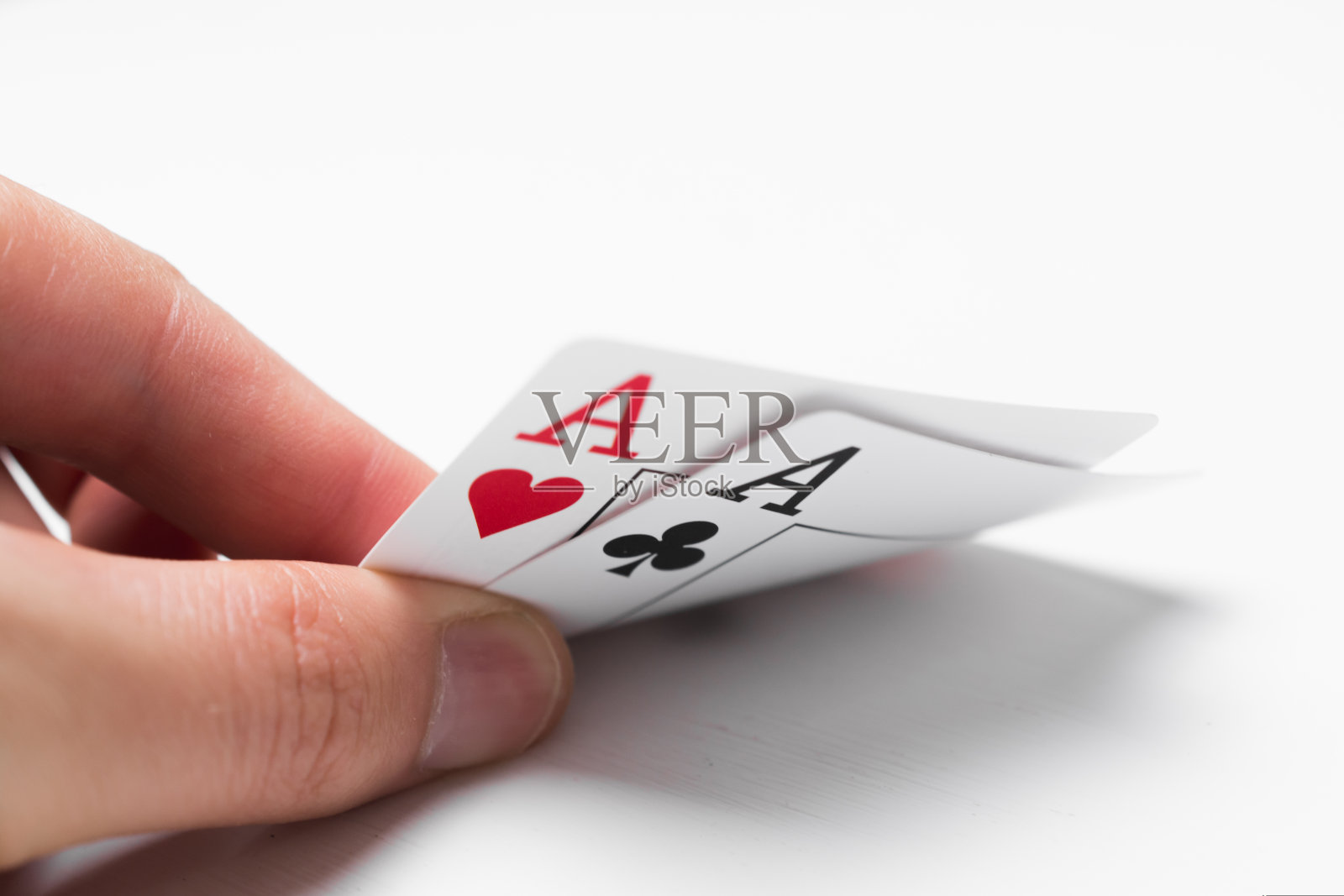 打牌两张红桃和黑桃a照片摄影图片