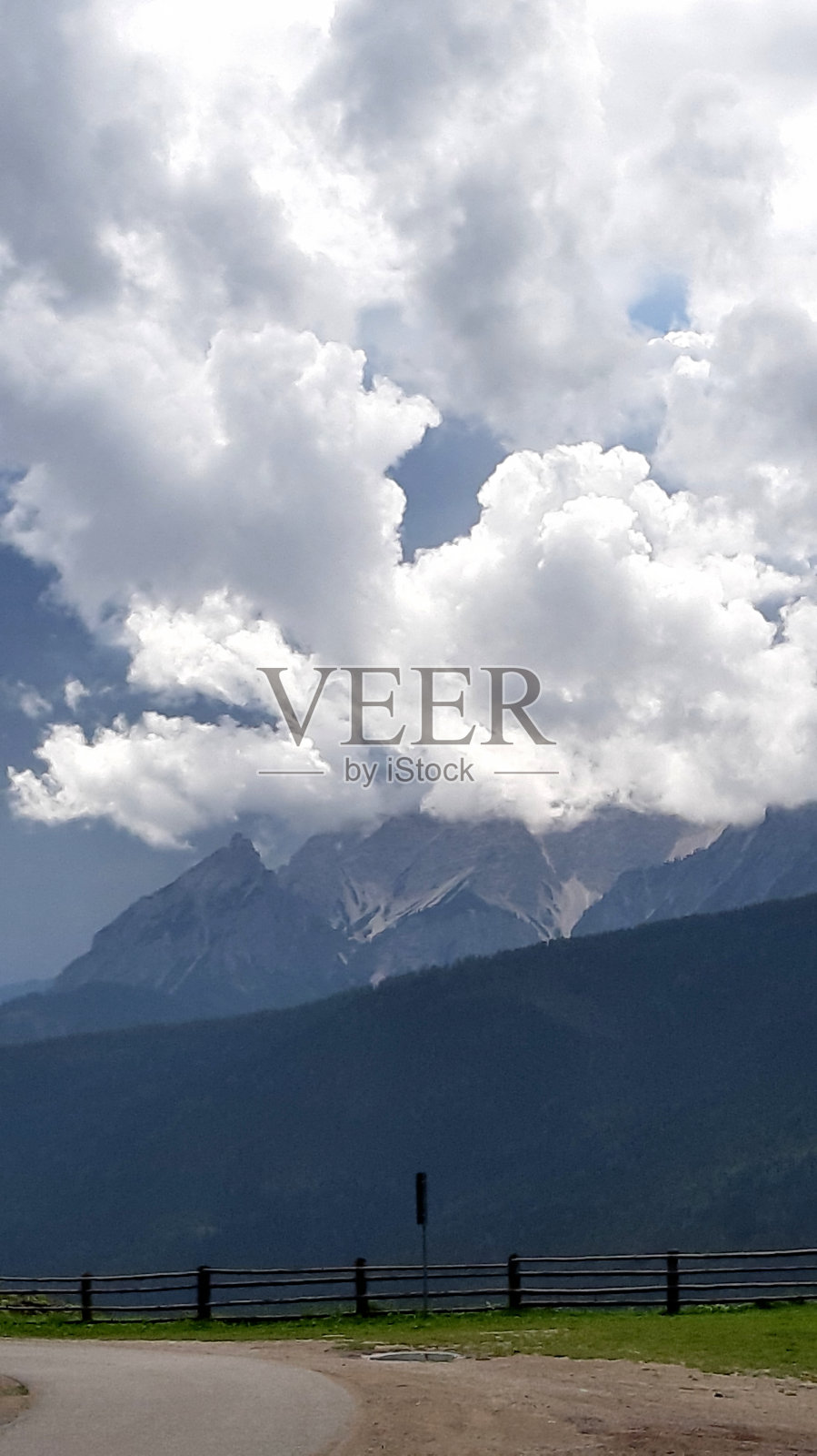 一个微灰的夏日照片摄影图片