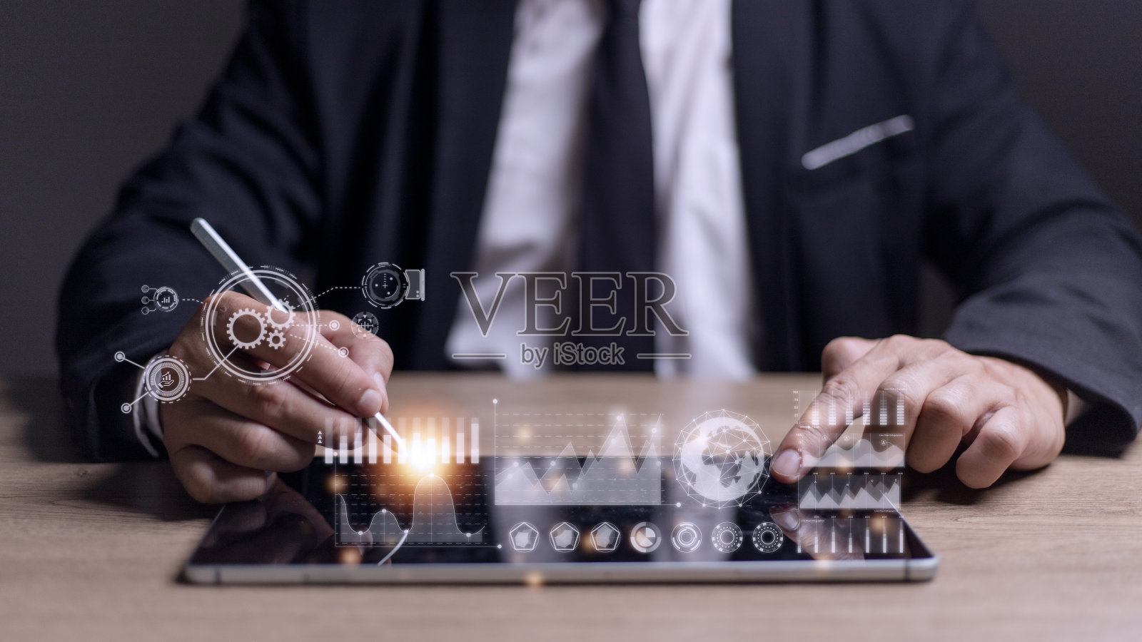 虚拟屏幕上的业务流程和策略。数据分析。工作流。照片摄影图片