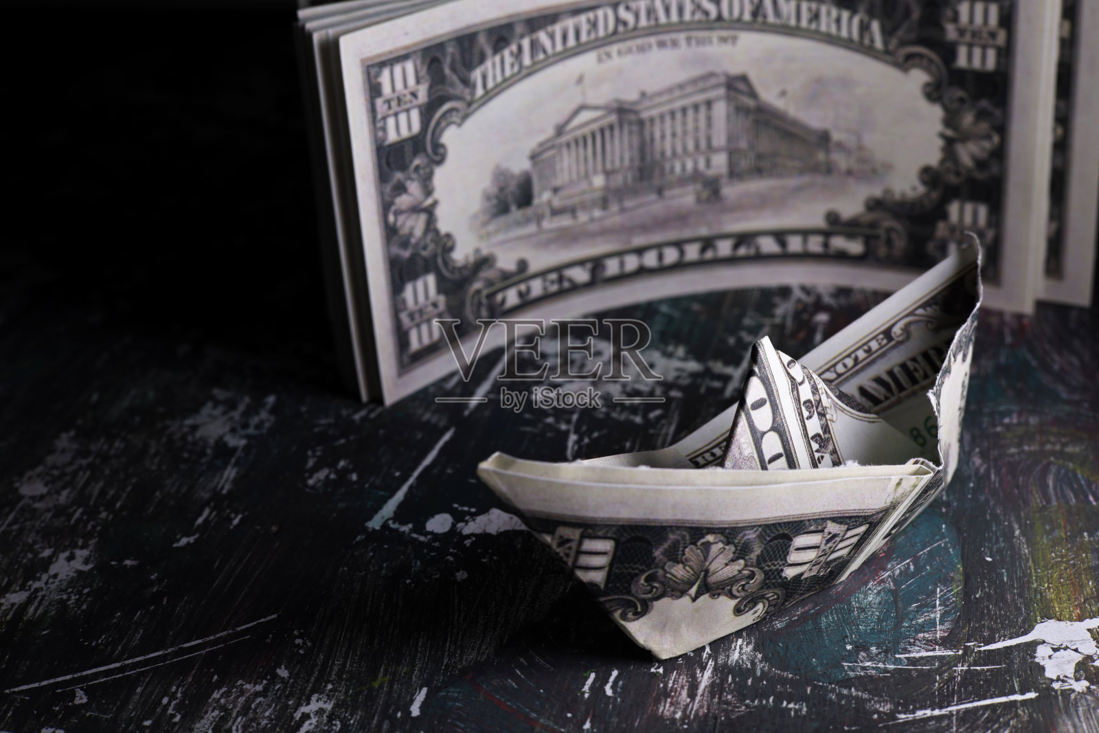 折纸纸船用10美元做成照片摄影图片