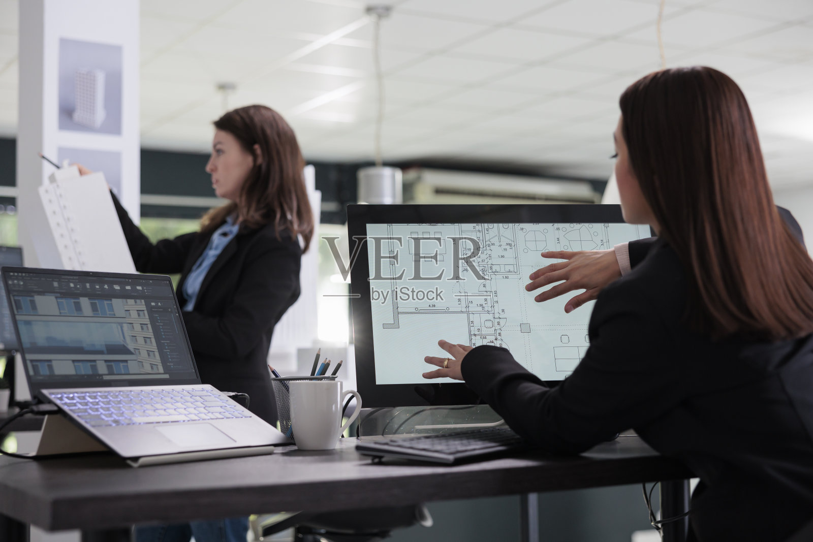 工作在房间楼层规划软件，触摸屏放大照片摄影图片