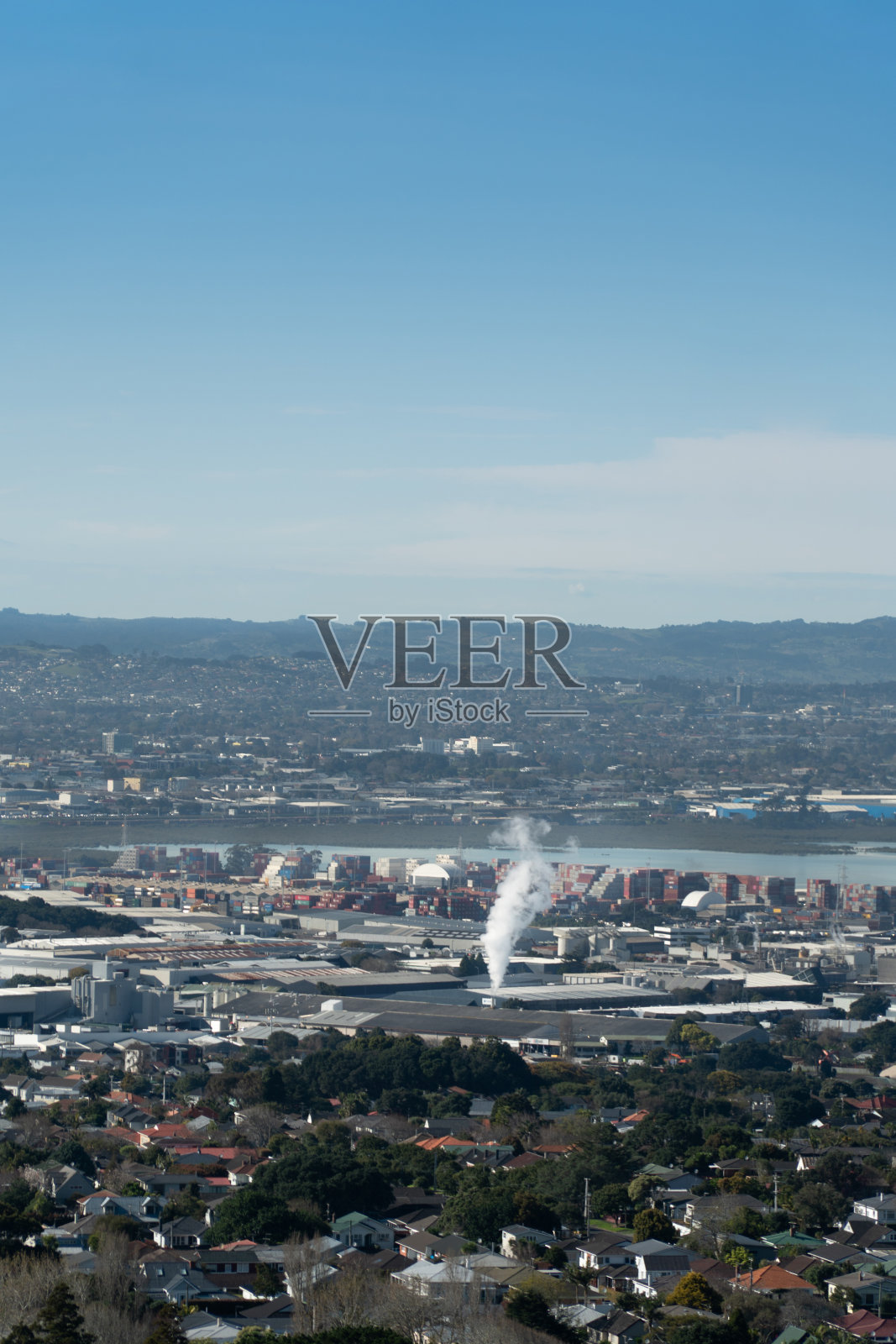 来自工厂的城市空气污染照片摄影图片