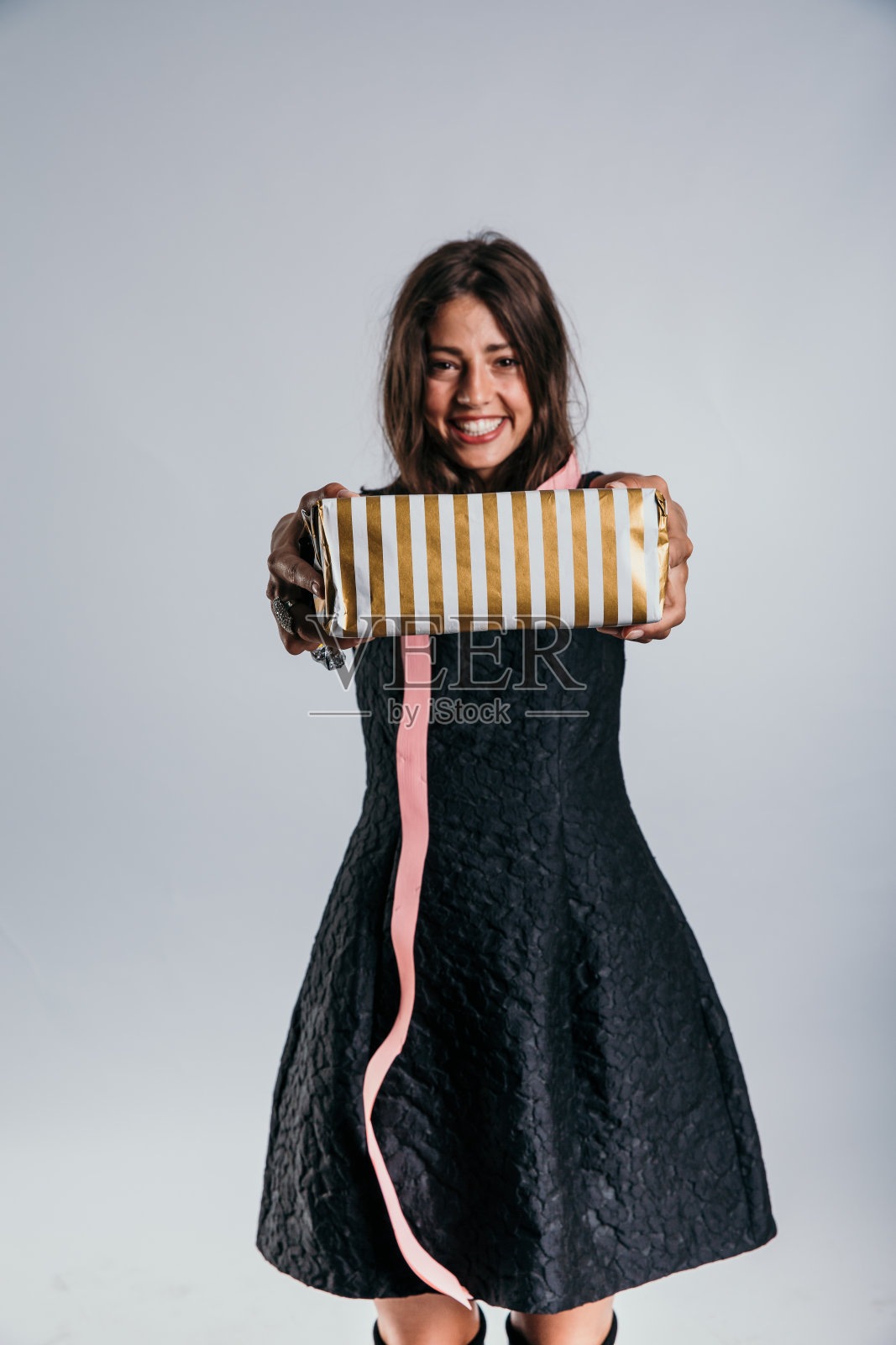 自发而有趣的圣诞时刻照片摄影图片