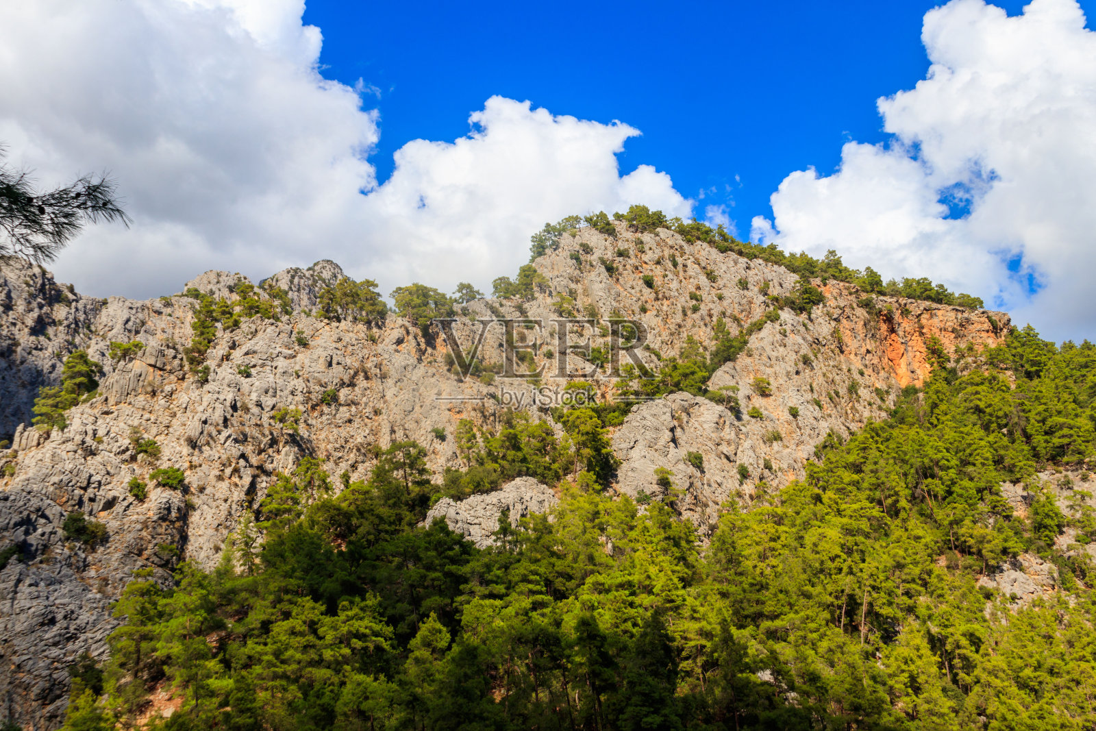 土耳其安塔利亚省的金牛座山脉照片摄影图片
