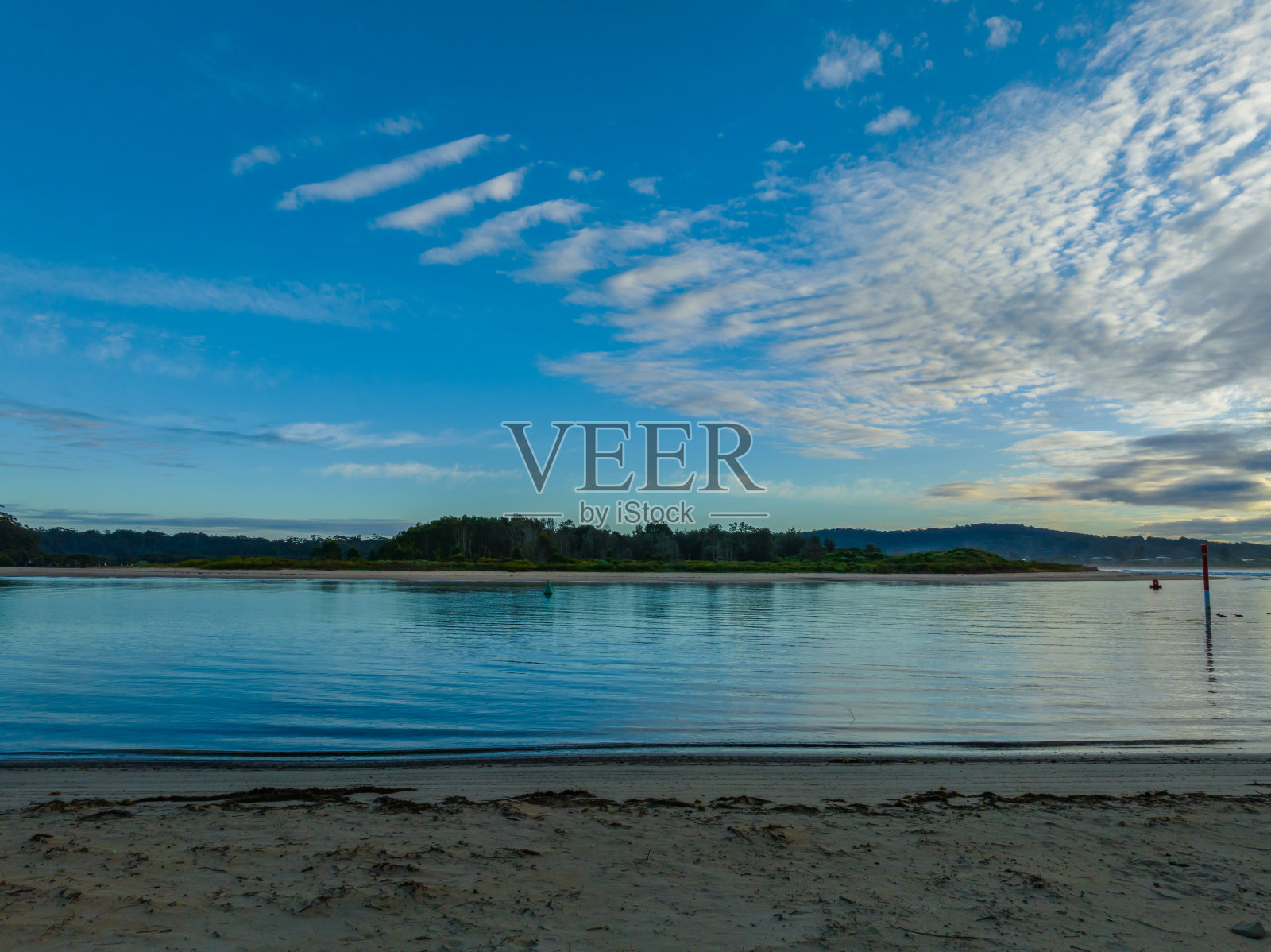 清晨在河口照片摄影图片