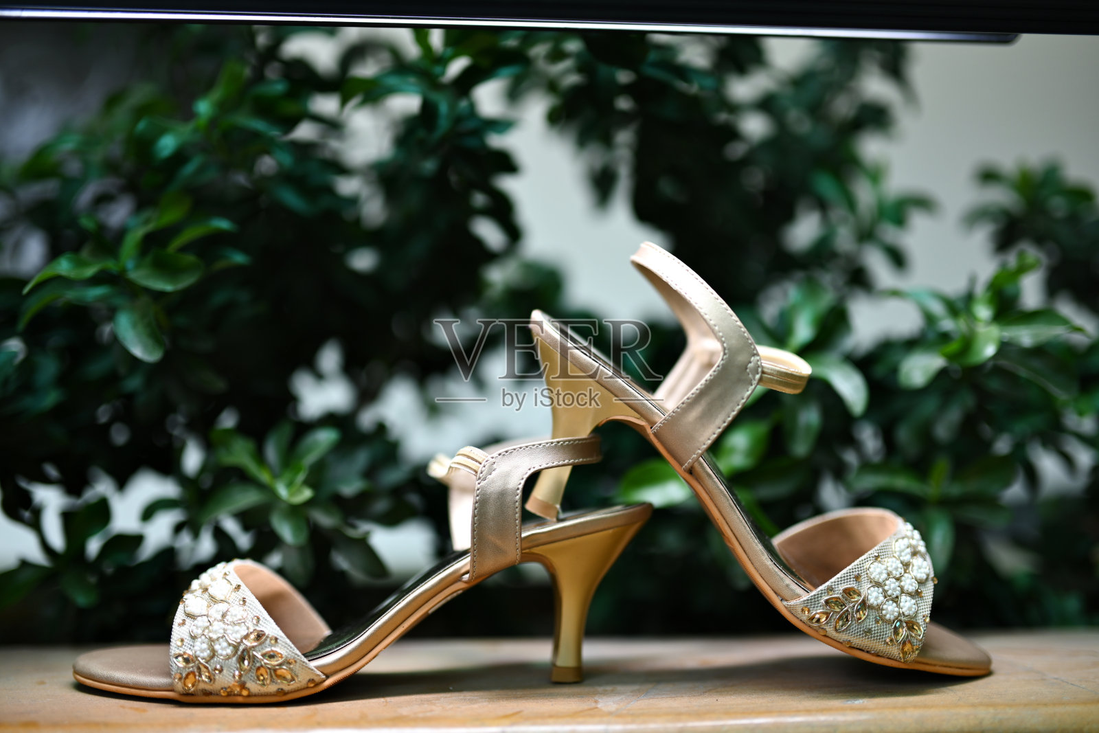 印度新娘婚礼设计师凉鞋。照片摄影图片