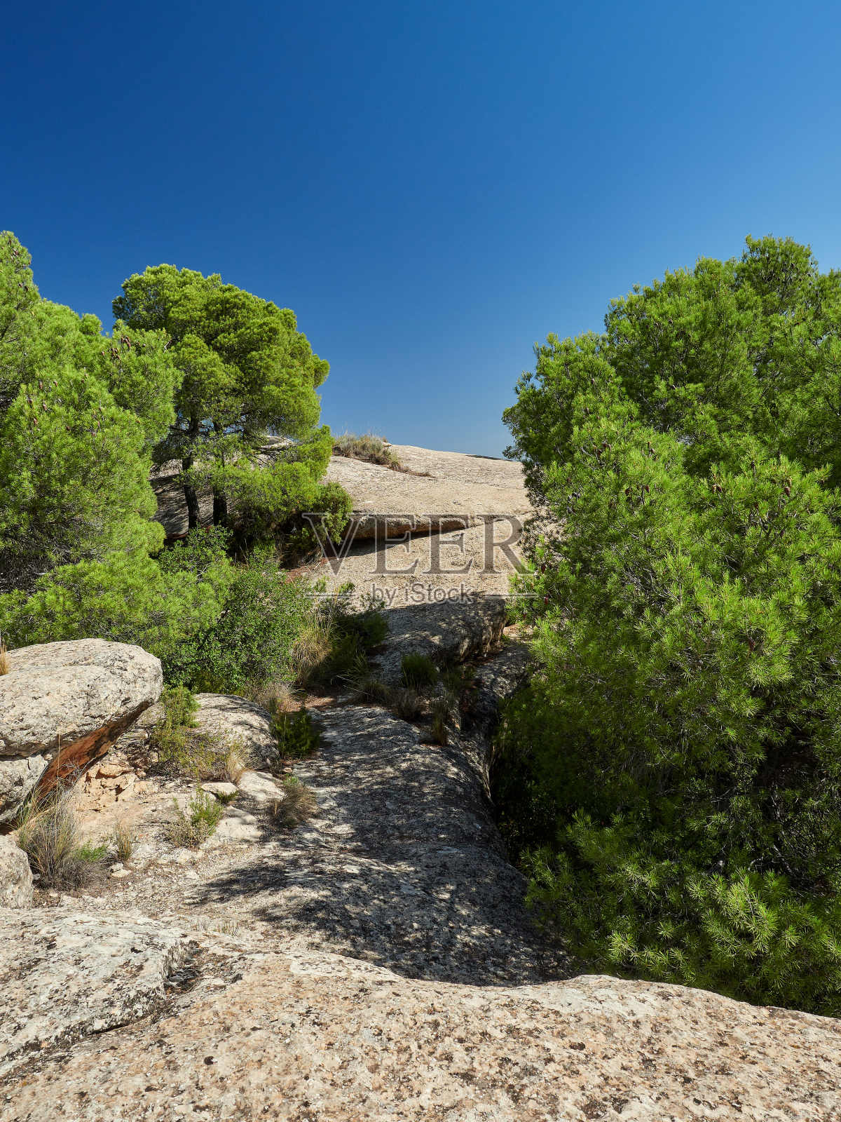 阿拉伯山脉和洞穴照片摄影图片