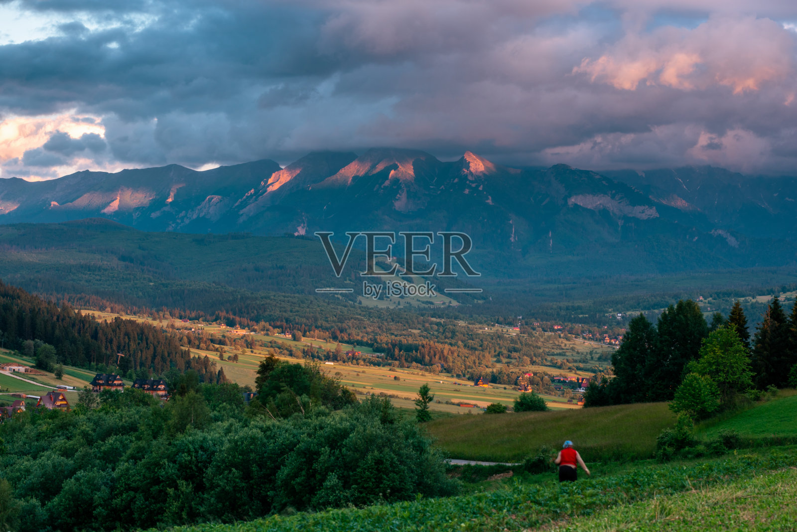 波兰塔特拉山上美丽的云朵和天空在夏天照片摄影图片