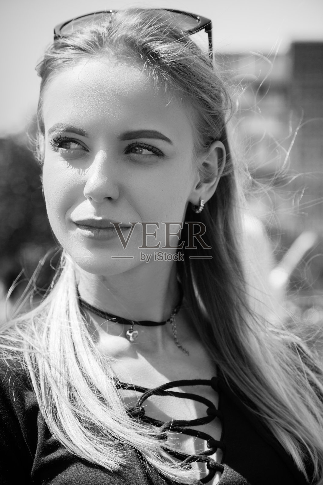 快乐的金发女孩照片摄影图片