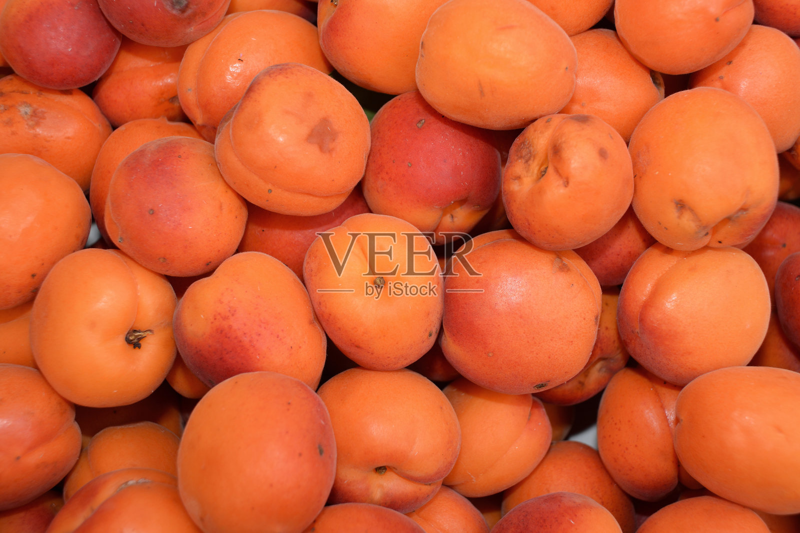 奥地利维也纳纳什市场上的杏子。照片摄影图片