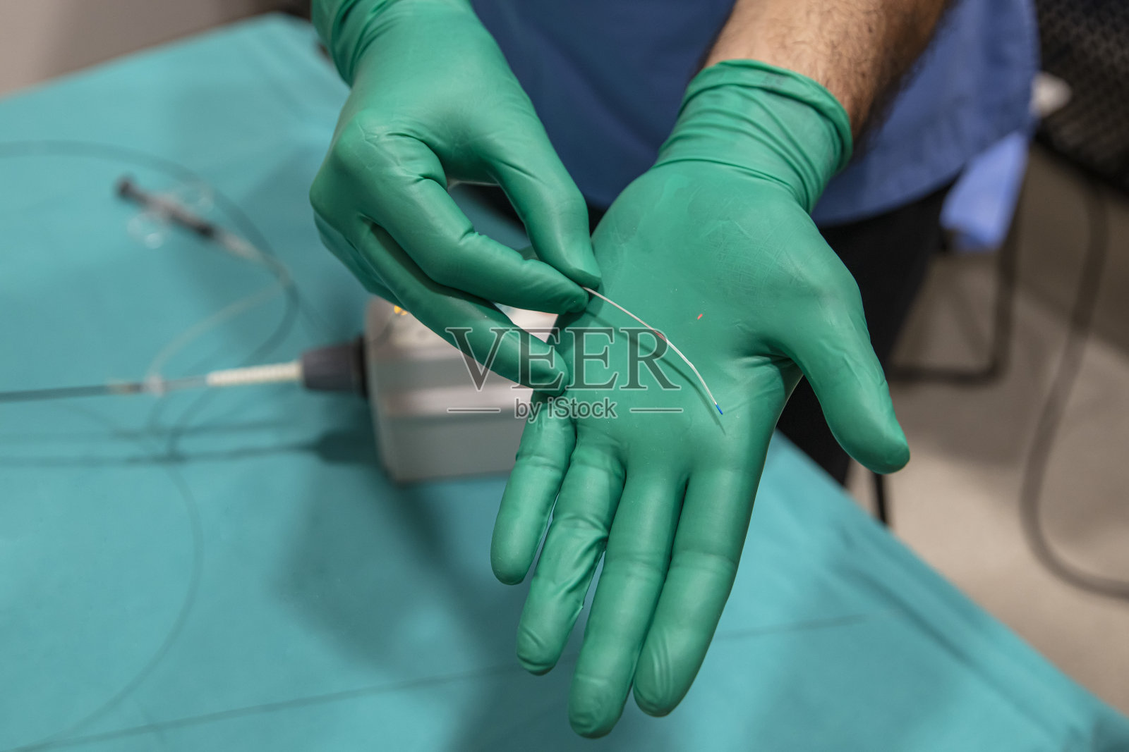 采用光学相干断层扫描(OCT)对冠状动脉进行横切面和纵视图测量。照片摄影图片