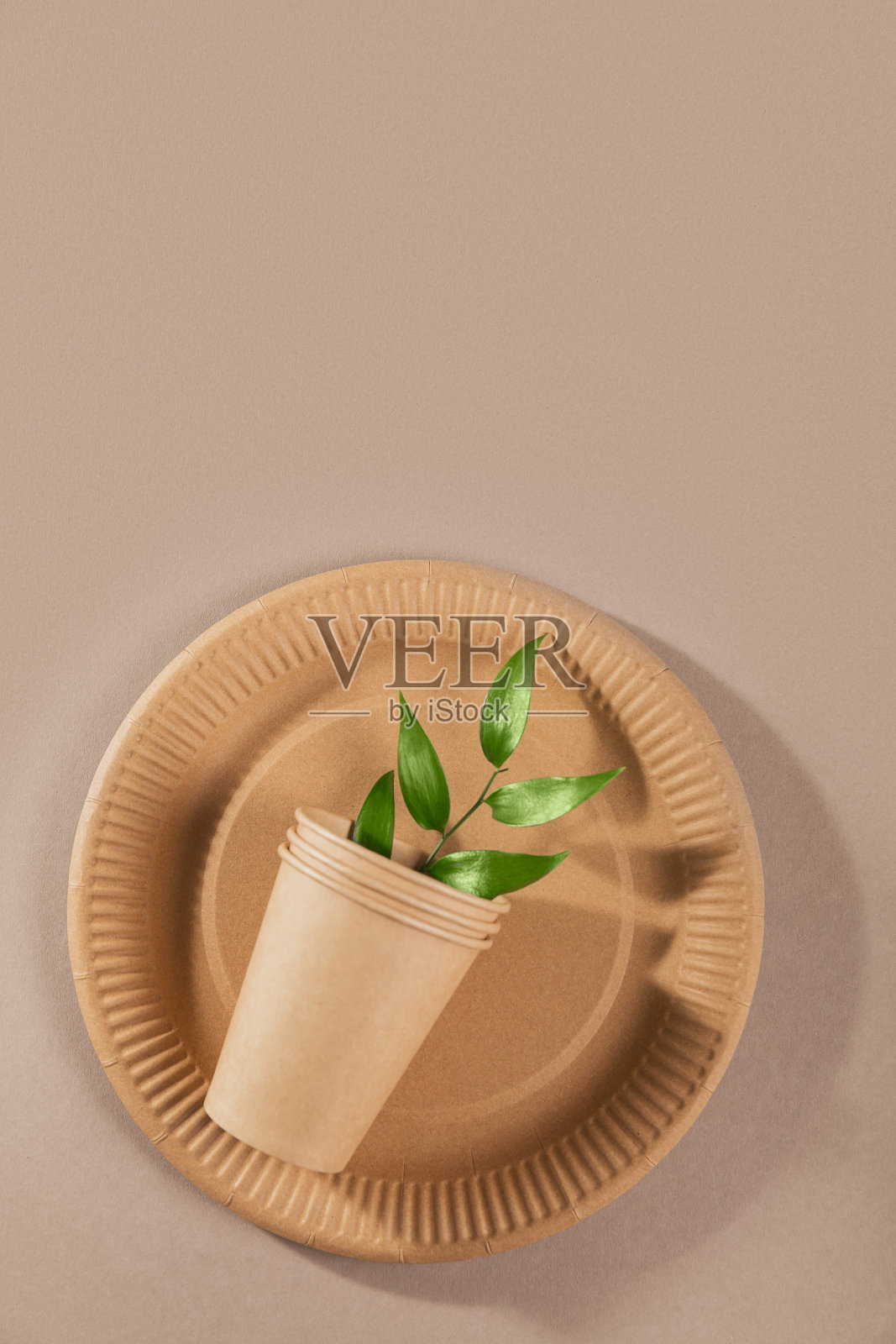 一次性纸餐具照片摄影图片