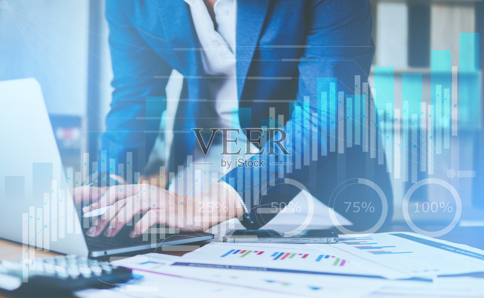 用数字增强现实图形分析金融和投资增长图照片摄影图片