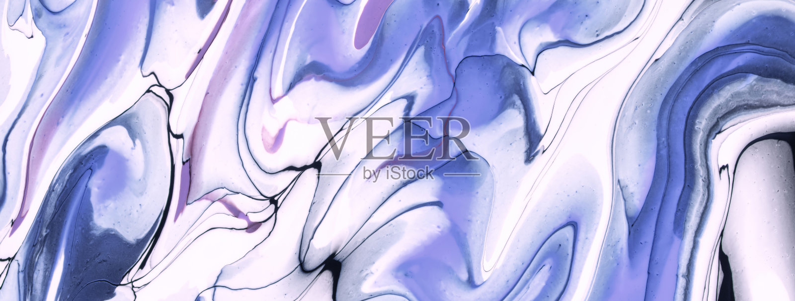 抽象流体艺术背景浅蓝色和白色的色彩。液体的大理石。丙烯酸颜料与紫色渐变照片摄影图片