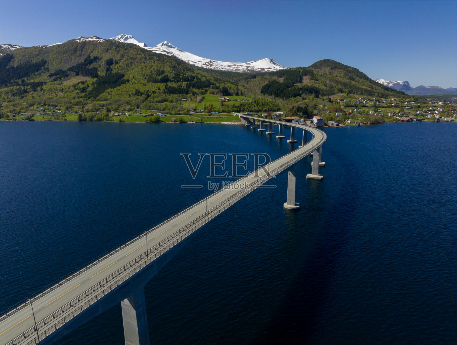特雷斯峡湾大桥鸟瞰图照片摄影图片