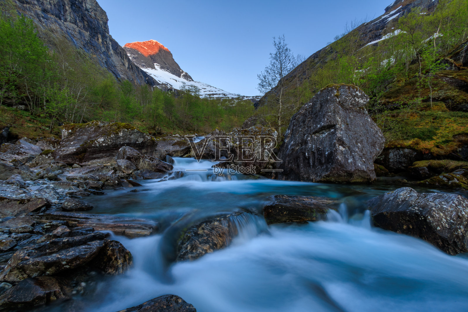 特罗尔斯蒂根山谷的斯蒂格弗斯山急流长时间曝光照片摄影图片