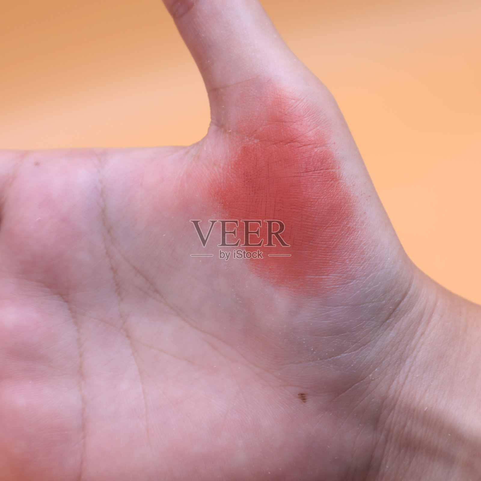 试着涂口红照片摄影图片