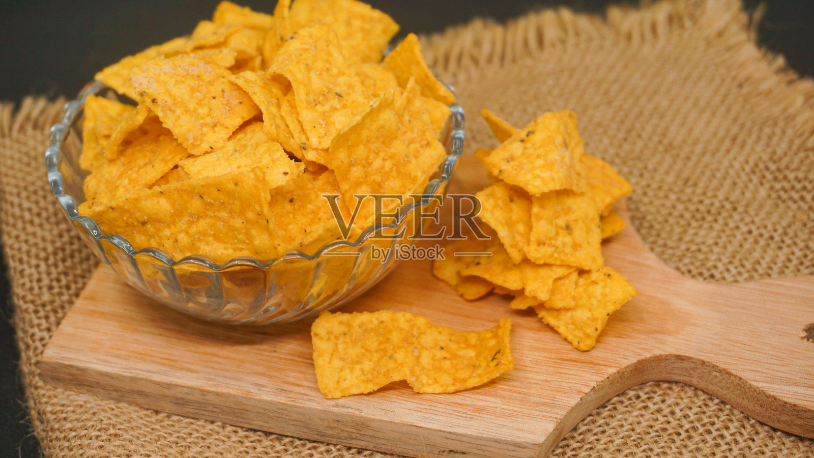 美味的烤干酪辣味玉米片芯片照片摄影图片