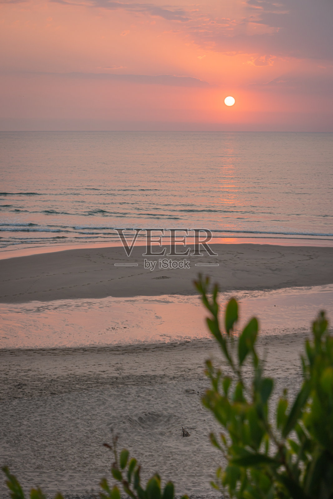 圣佩德罗·德马塞达海滩的日落景观。Ovar,葡萄牙。照片摄影图片