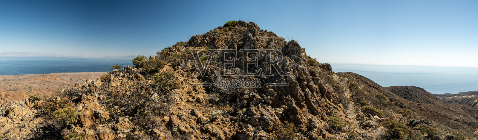 圣克鲁斯岛上的最高峰照片摄影图片