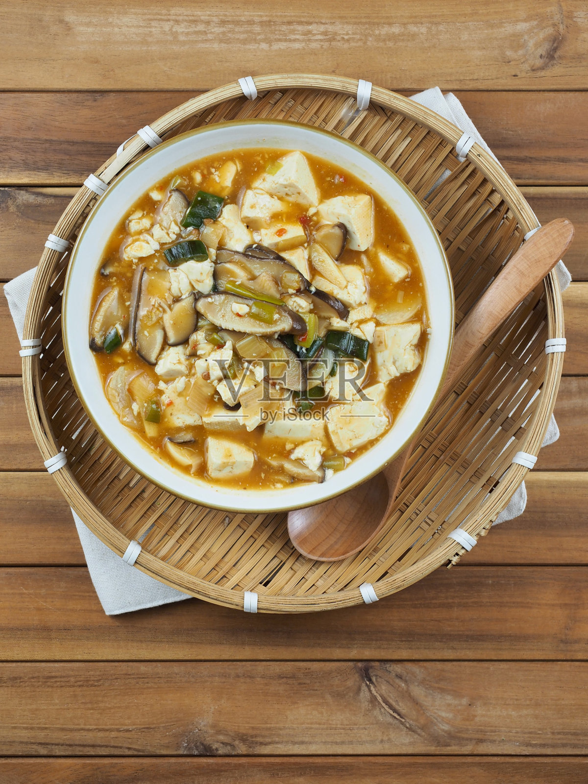 亚洲菜，炒豆腐青菜照片摄影图片