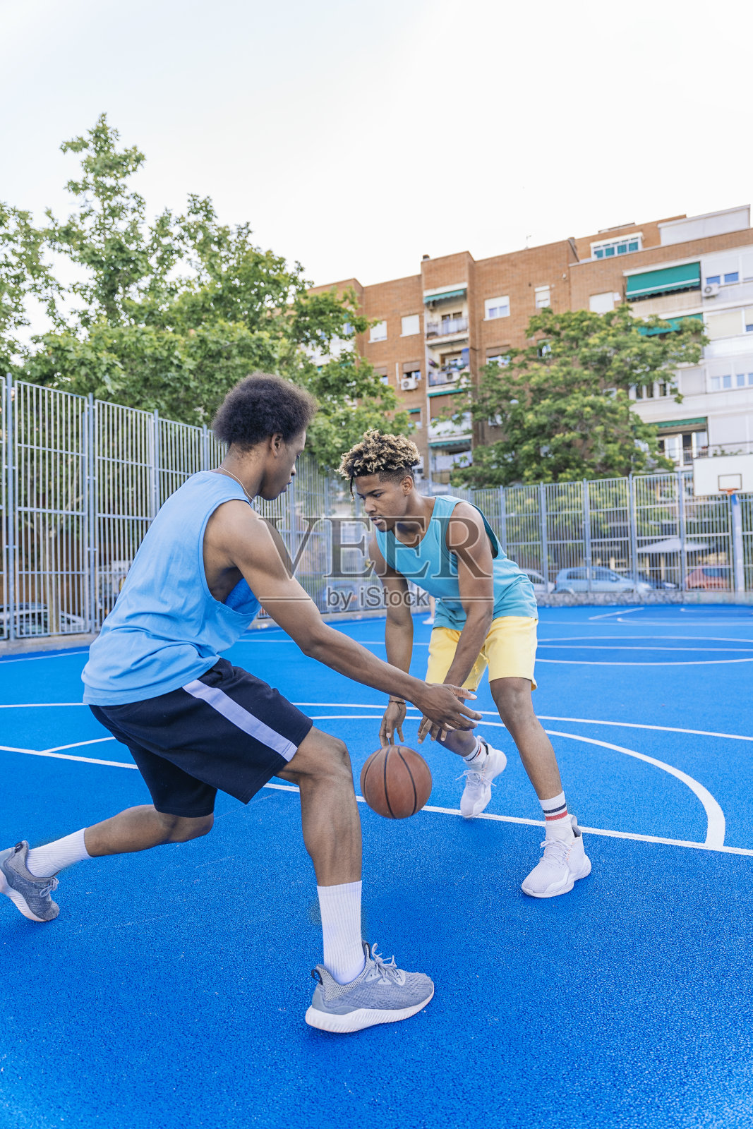 非洲朋友打篮球照片摄影图片