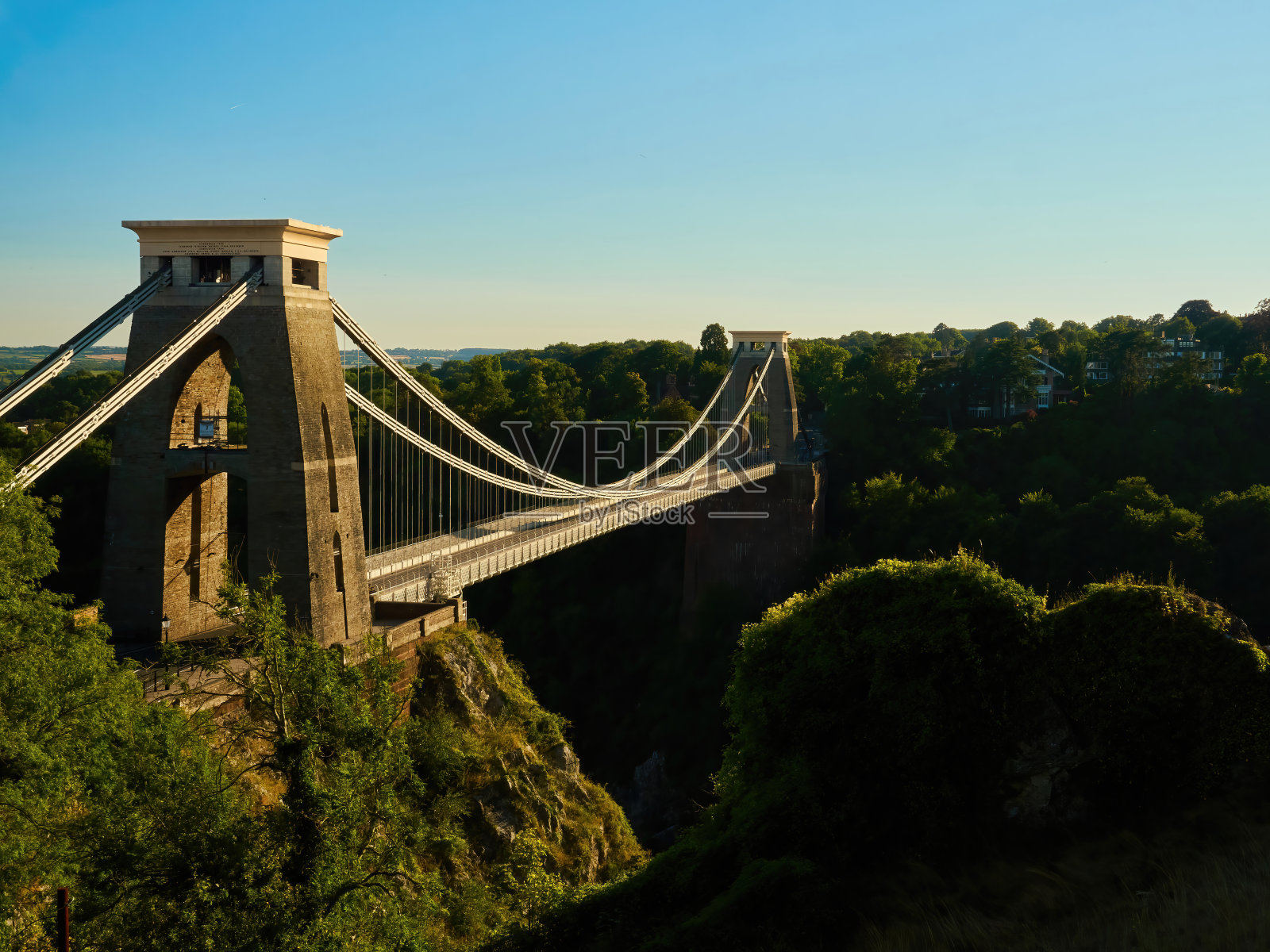 光与影之间的桥梁照片摄影图片