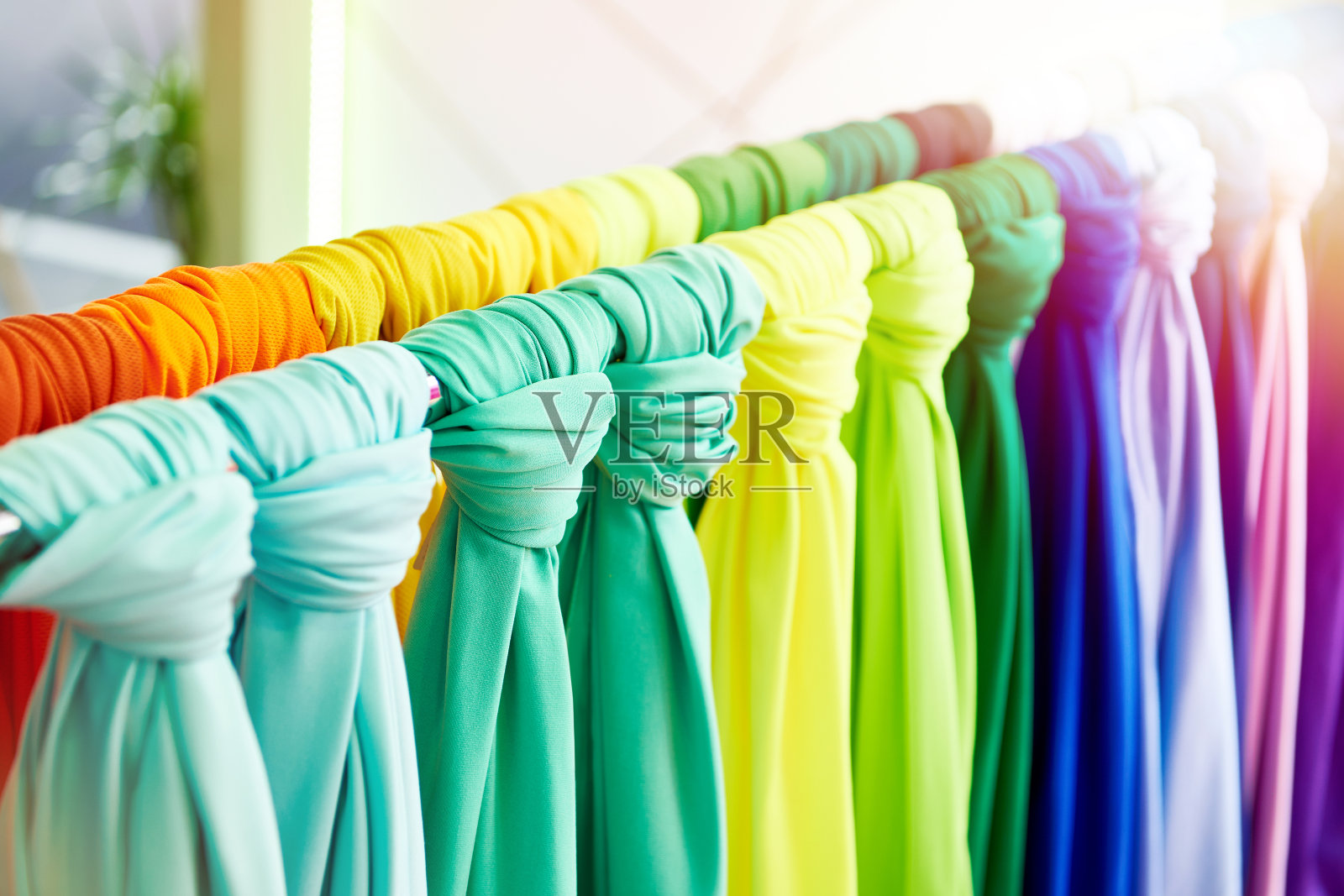 缝纫衣服用的彩色织物照片摄影图片