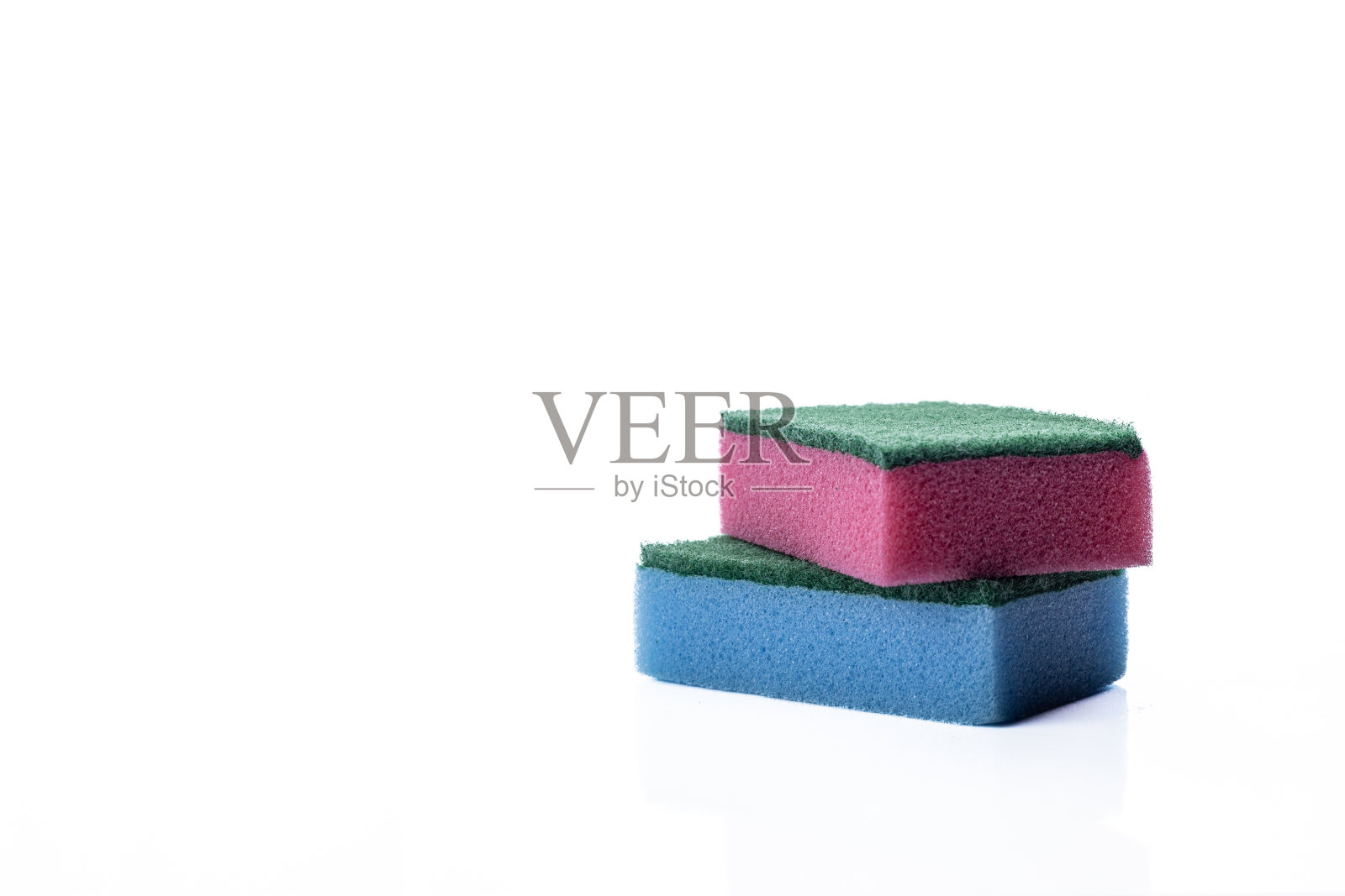 成堆的彩色海绵洗碗机孤立的白色背景照片摄影图片