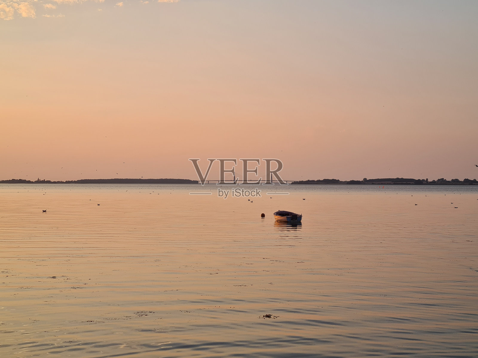 夕阳下的法罗-法斯特桥照片摄影图片