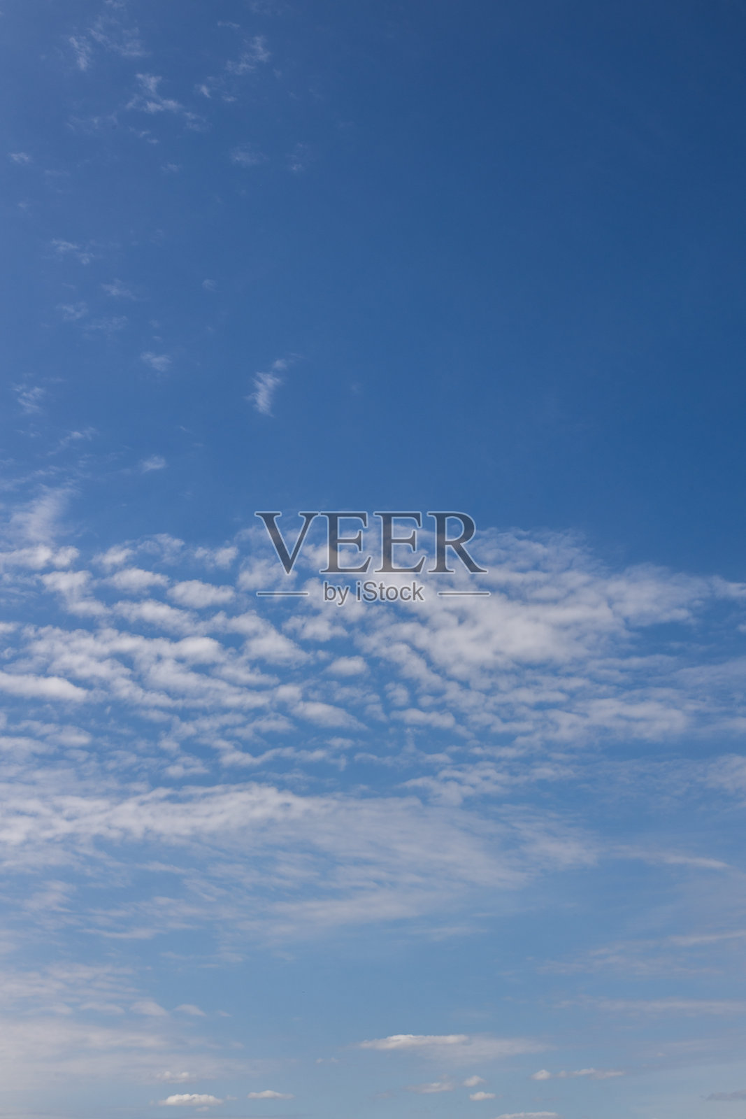 令人惊叹的天空，背景为图形的创意使用，蓝色和多云的天空，podkarpackie县，波兰照片摄影图片