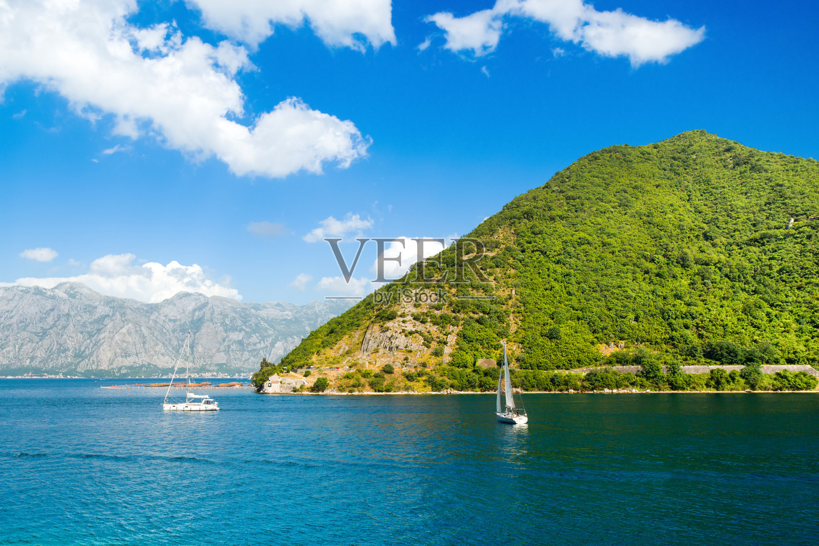 美丽的夏季景观科托尔湾海岸线-博卡湾照片摄影图片