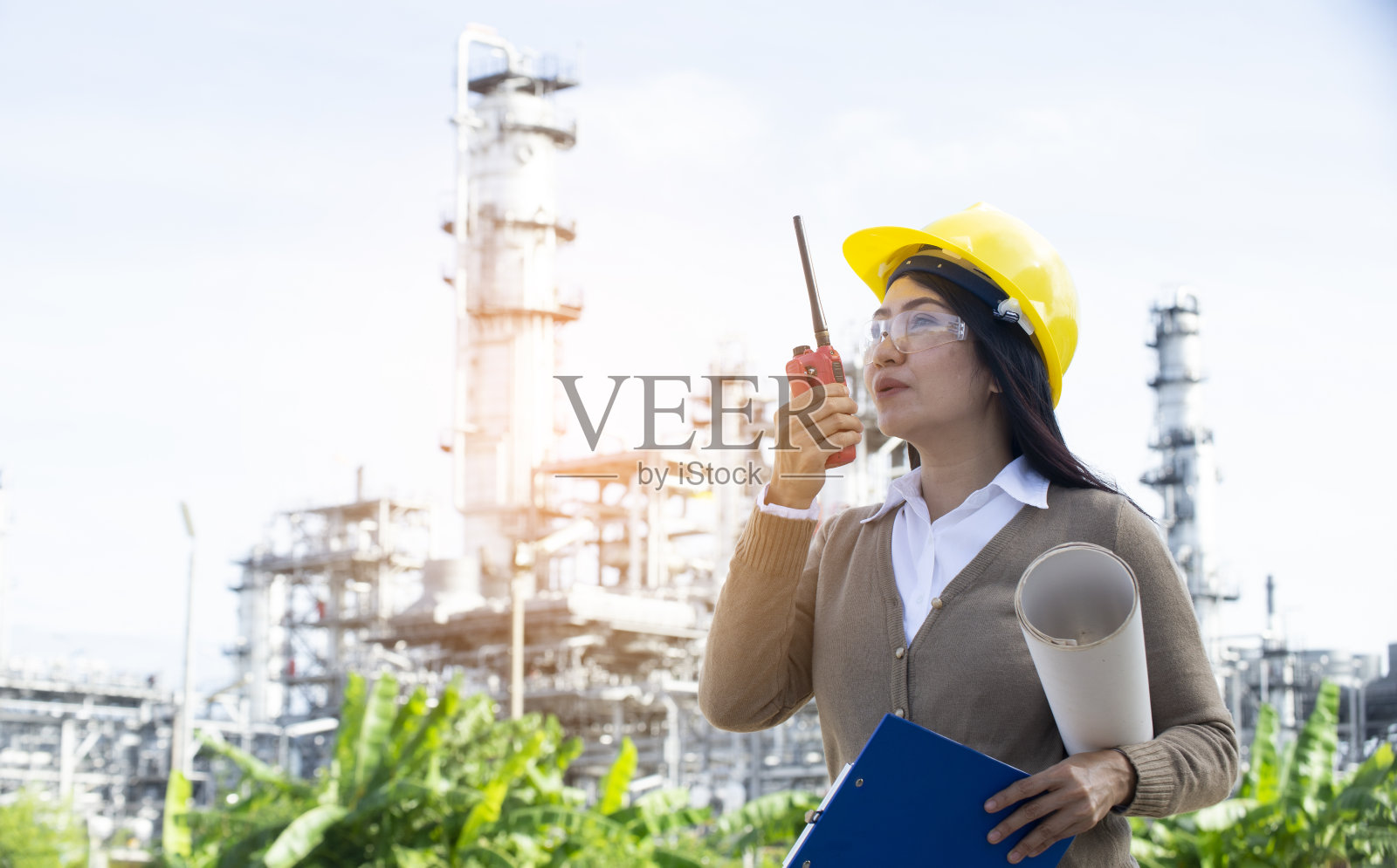 女性工程师，负责电厂新项目，工程师概念，专业，安全，行业照片摄影图片