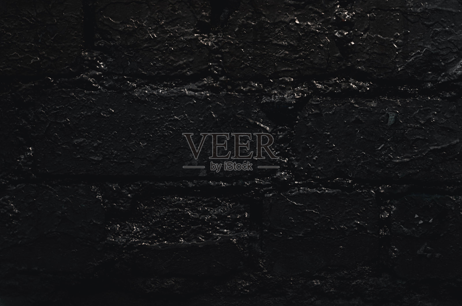 黑砖。黑色的纹理。石头的背景。黑暗的大理石。岩石纹理。岩石表面有裂缝。岩石堆。墙漆点。枯燥乏味的粗糙结构。抽象的纹理。照片摄影图片