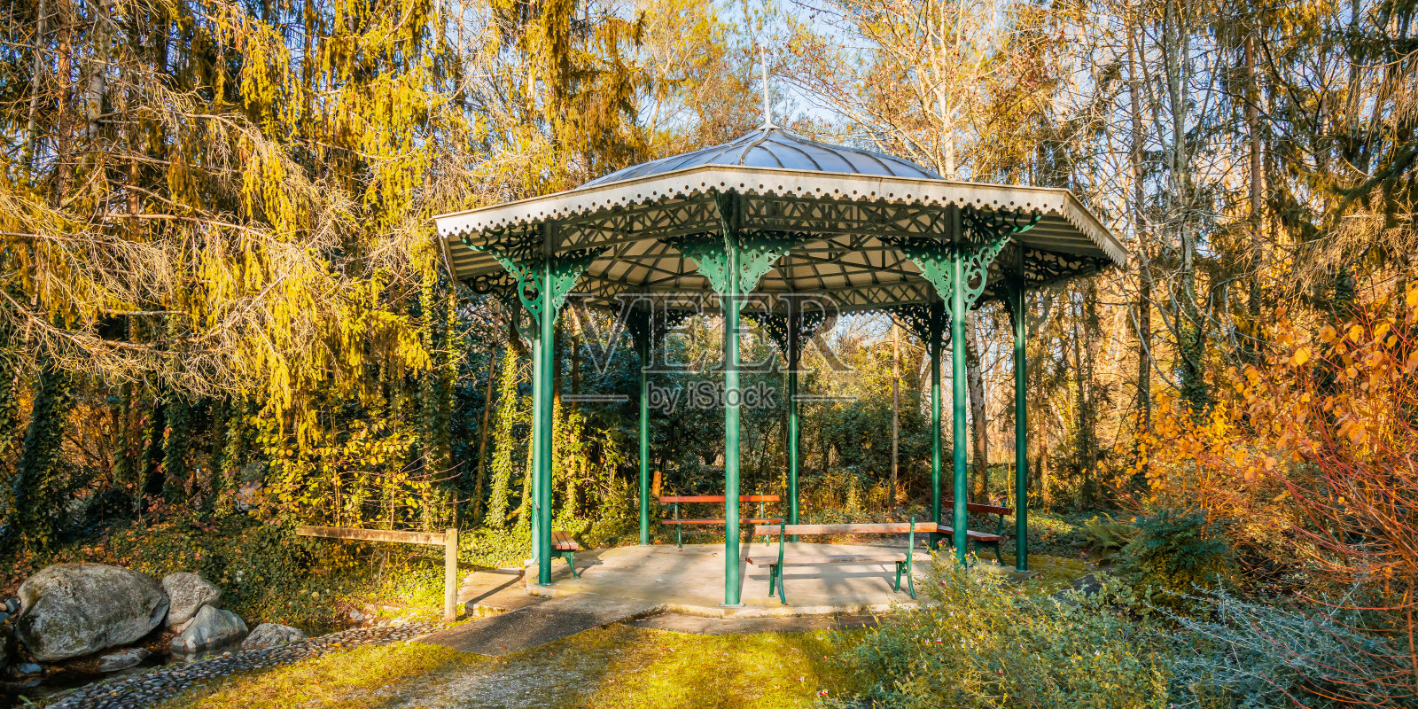 波尔多Barails保护区的绿色售货亭照片摄影图片