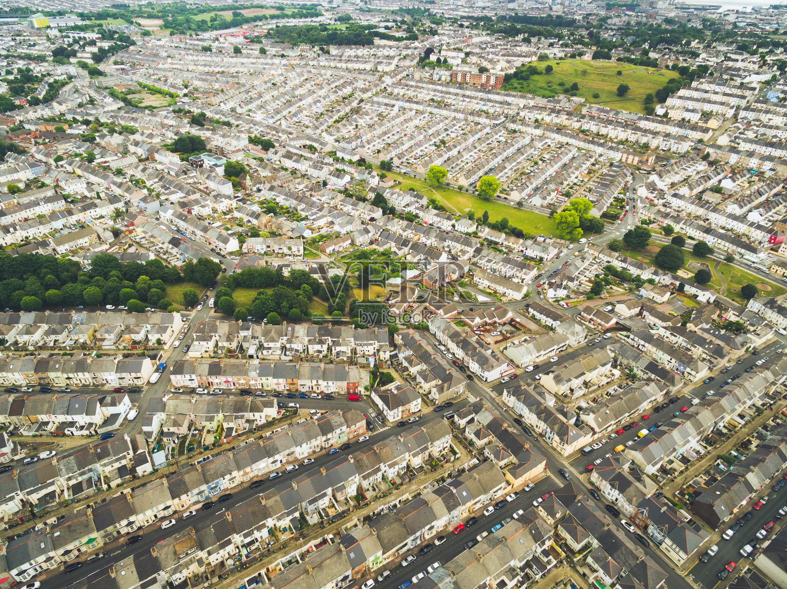 鸟瞰英格兰普利茅斯附近对称的房屋线照片摄影图片