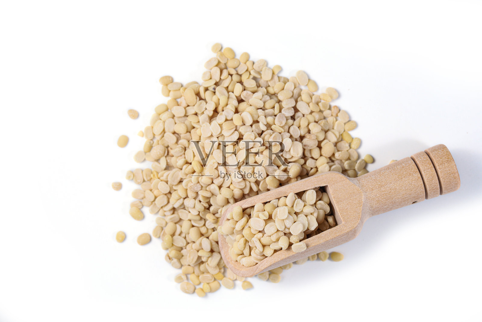 白扁豆(Urad Dal)。白扁豆配木勺照片摄影图片