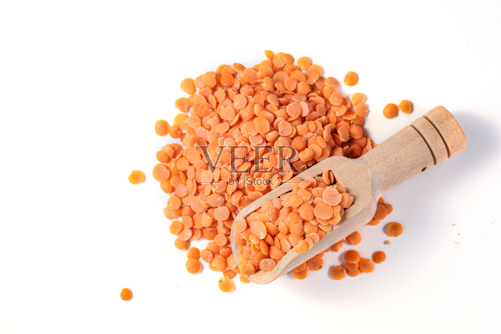 红扁豆(Red Masoor, Masoor Dal)。红扁豆配木勺照片摄影图片